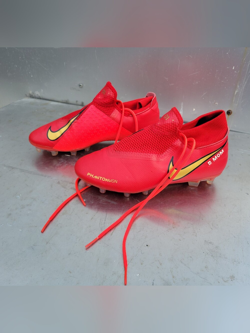 Nike Phantom VSN Soccer Cleats - Red/Gold mens Size 7.5 women's 9 - Picture 1 of 8